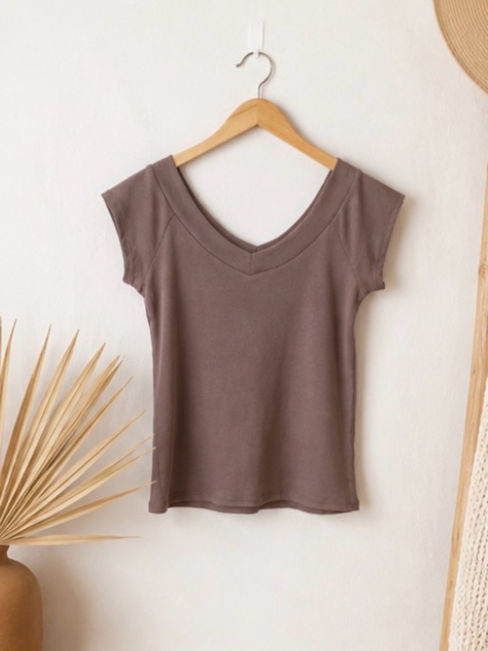 Pink Rose Women's V-Neck Short Sleeve Top in Taupe